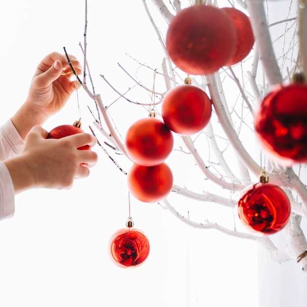 Creative DIY Glass Ornaments for a Festive Holiday Season